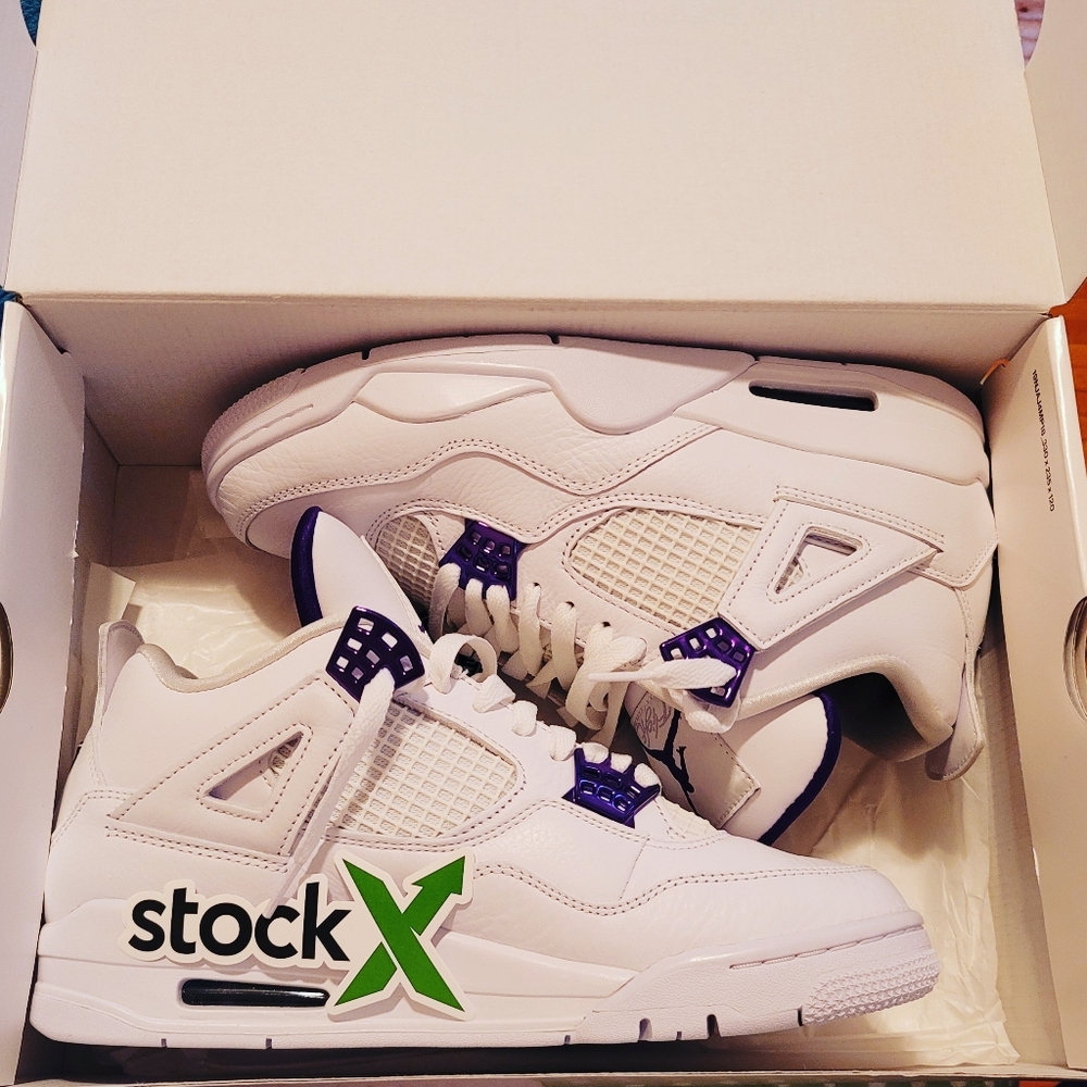 Jordan 4 Retro metallic purple 💜